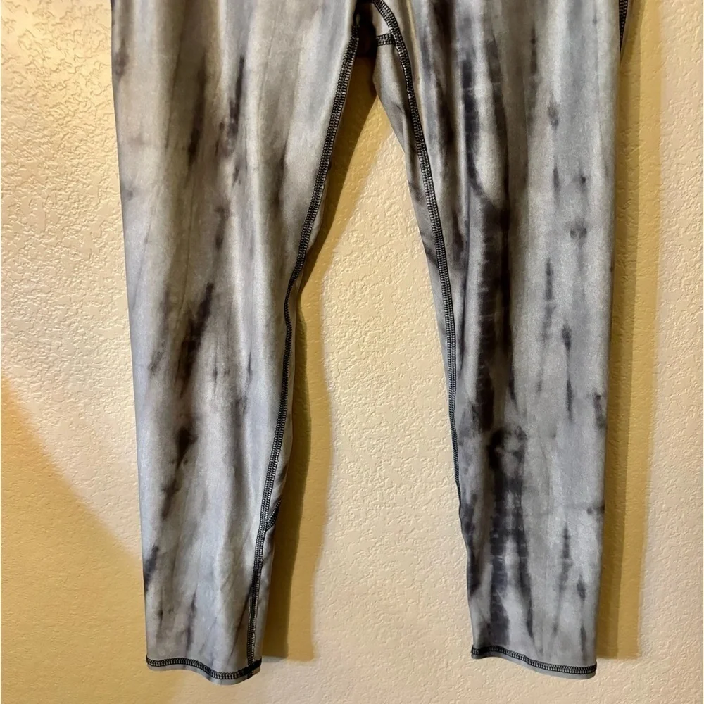 #EVCR Leggings Medium Capris Grey Silver Mineral Wash Design Stretchy Athletic